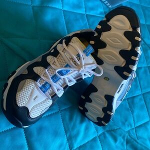 Men’s Skechers, SZ 11 New. Air cooled Memory Foam.